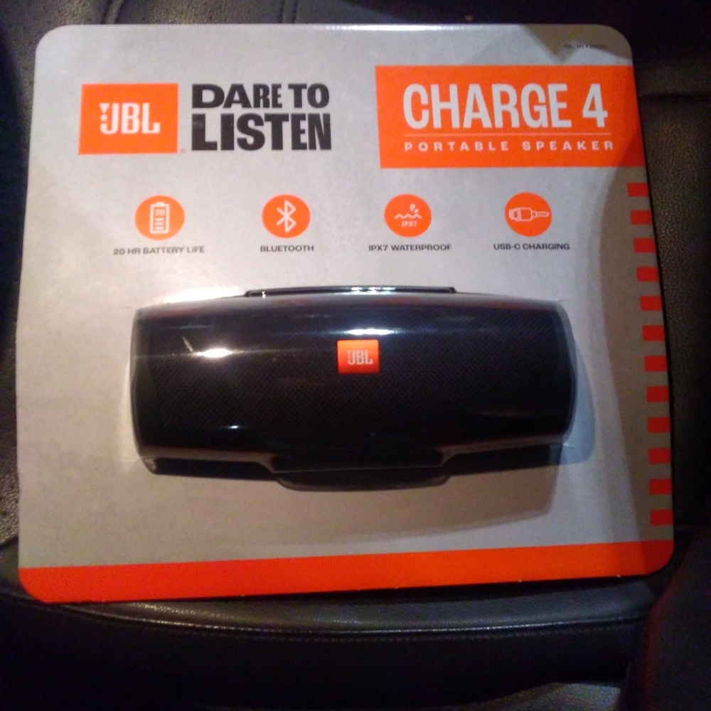 JBL CHARGE 4
